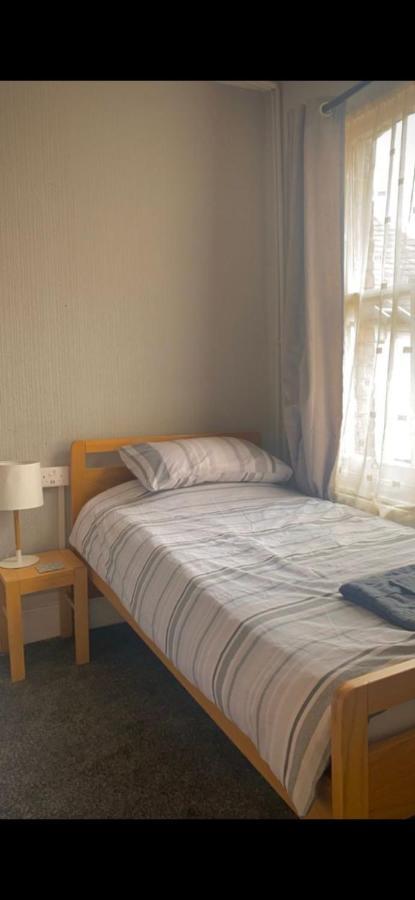 רדינג Caversham Lodge מראה חיצוני תמונה