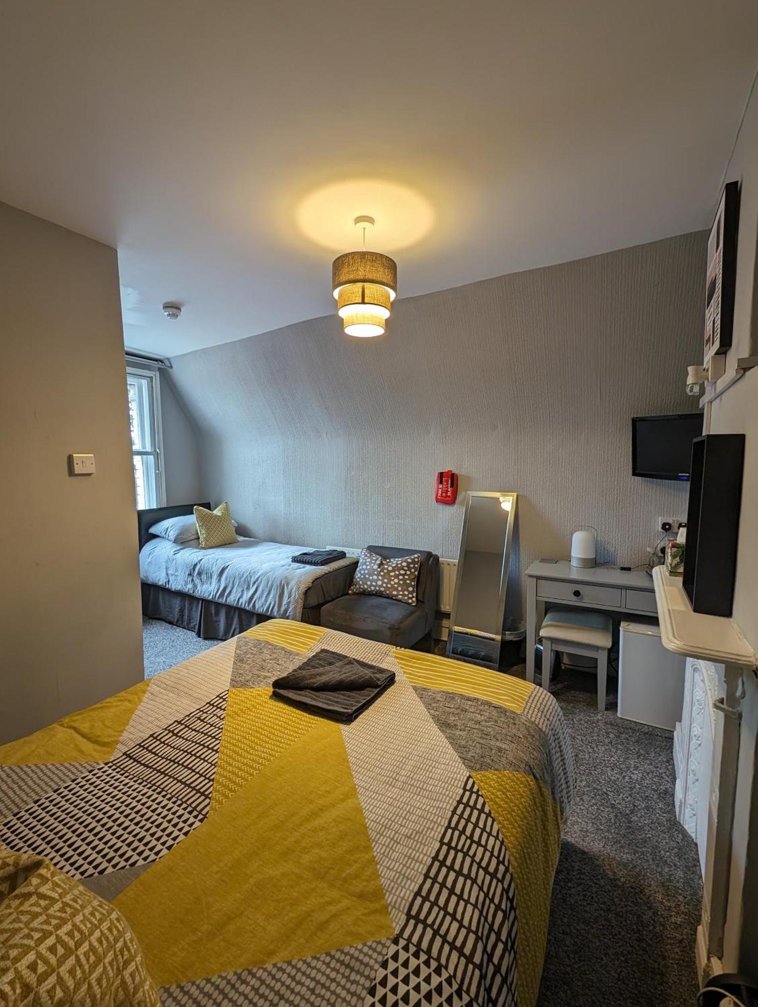רדינג Caversham Lodge מראה חיצוני תמונה